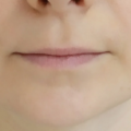 Женские тонкие губы